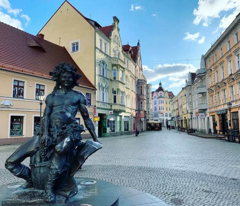 Resistance in No Man's Land: Zielona Góra (1945–1989)